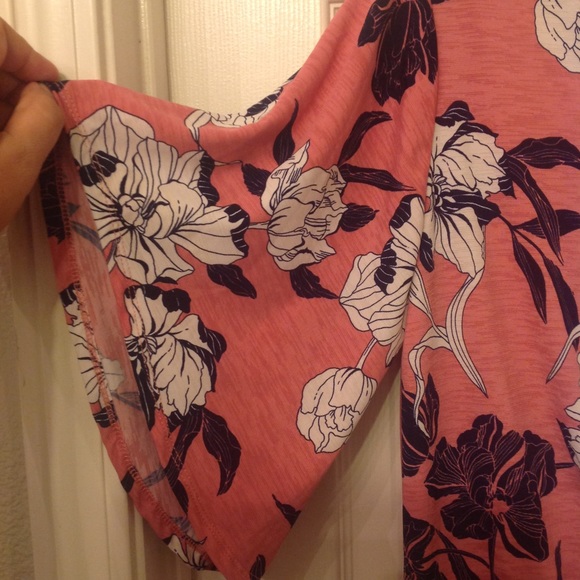 NWT Naif Dusty Rose Floral Medium Faux Wrap Top - Picture 4 of 6